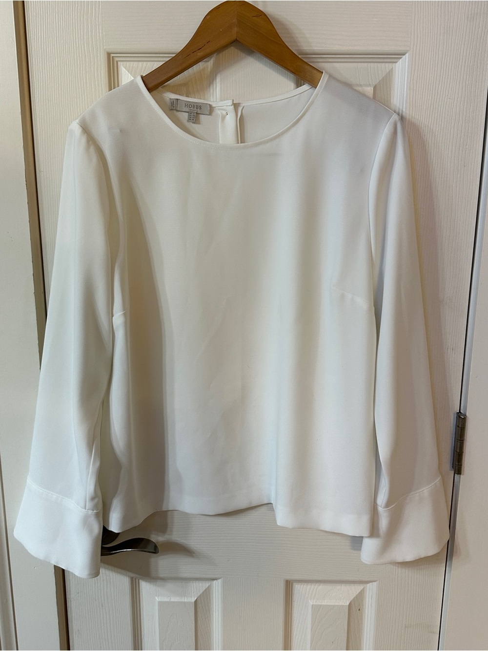 Hobbs of London Ivory Flowy Blouse Button Up Back Romantic Classy Size 10
